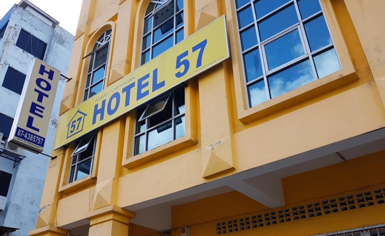Fifty Seven Inn บาตู ปาฮัท ภายนอก รูปภาพ